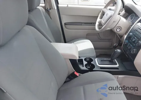 2010 Ford Escape Xls z USA, uszkodzony, nr VIN 1FMCU0C75AKA02502